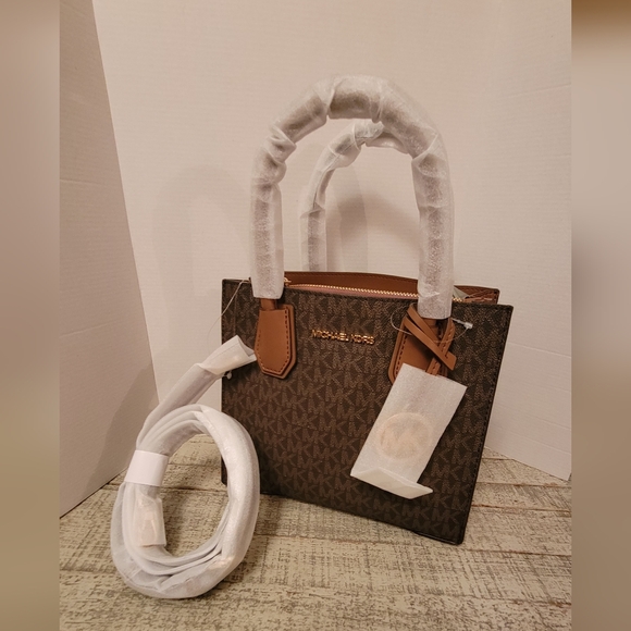 Michael Kors Mercer MD Messenger Brown - Picture 6 of 11